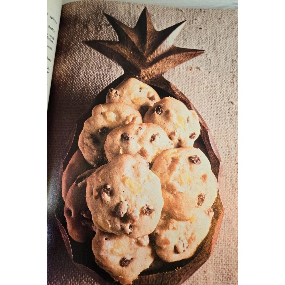 Vintage‎ Cookie Cookbook: Culinary Arts Institute, Recipes from Around the World